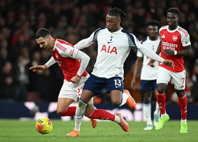 Tottenham gần như chỉ biết phòng ngự tại Emirates.