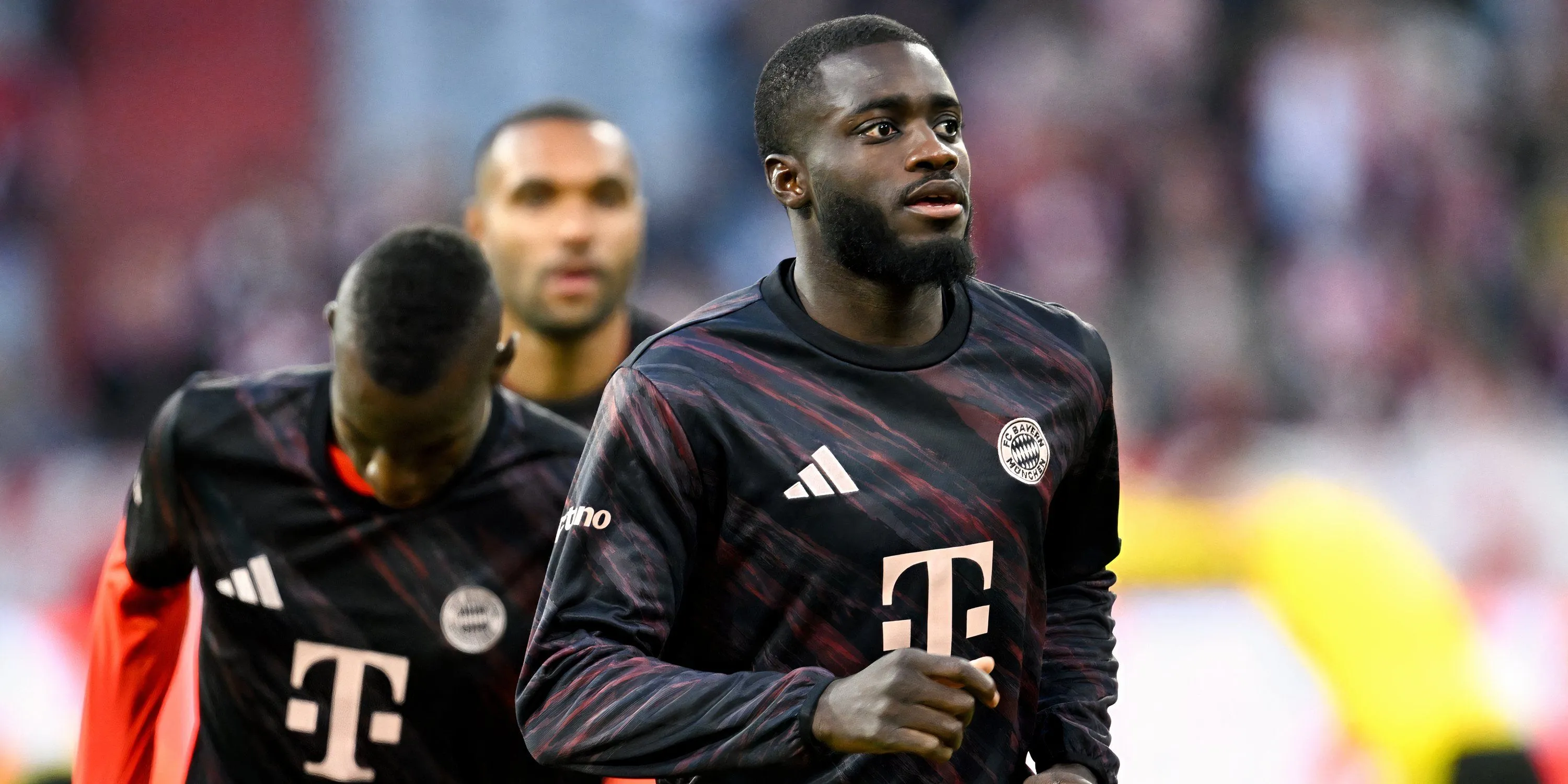 Trung vệ Bayern Munich Dayot Upamecano trong trang phục của đội bóng