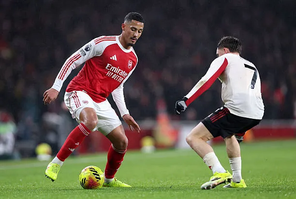 William Saliba (7.3): May mắn thoát khỏi một pha mất tập trung tai hại khi chuyền bóng về sửa lưng Raya. Nhìn chung, Saliba đã chơi tốt, dù phần lớn là do Liverpool thiếu sự hiện diện áp đảo trong vòng cấm.